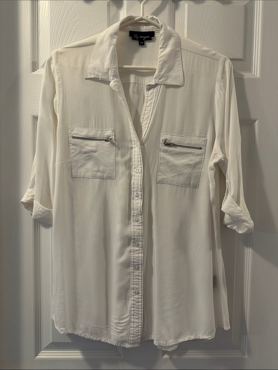Lily Morgan Tops - LILY MORGAN Silky Soft White Rayon Button-Up Blouse with Front Zip Pockets Sz L